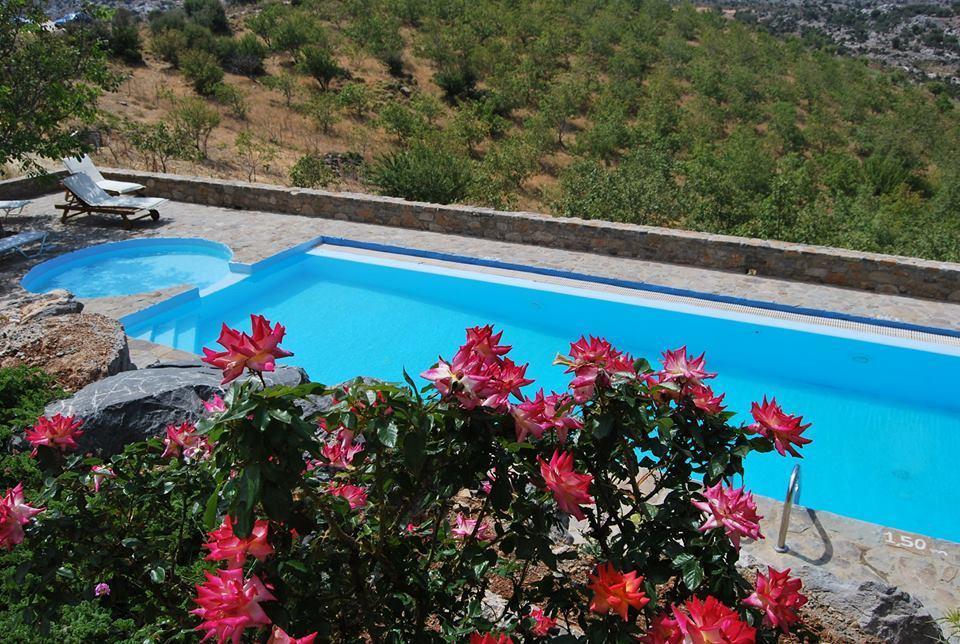 Arodamos Guesthouse Krousonas  エクステリア 写真